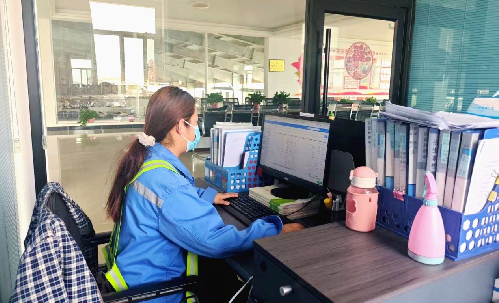 鍵盤與牧歌：成長為信息員的十個(gè)月時(shí)光