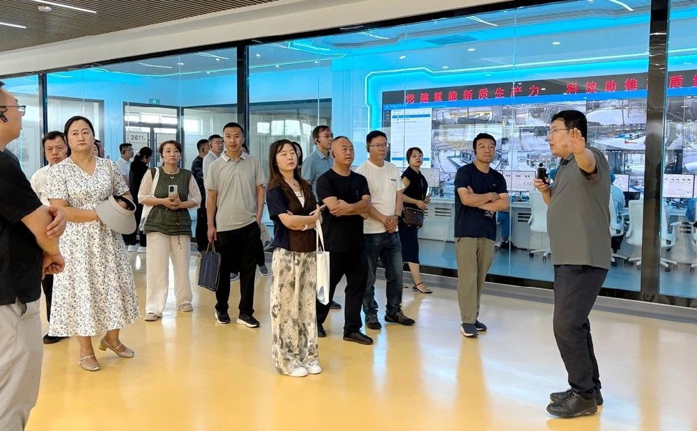 全省中小企業(yè)數(shù)字化轉(zhuǎn)型推進(jìn)活動(dòng)參會(huì)人員到甘肅傳祁甘味乳業(yè)參觀學(xué)習(xí)