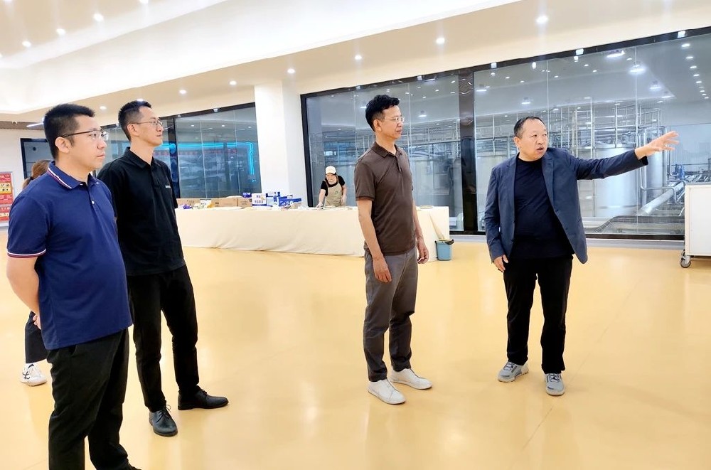 品渥食品股份有限公司董事長王牧到甘肅傳祁甘味乳業(yè)考察洽談