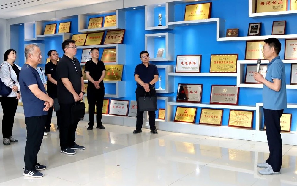 2025年省直機關任職培訓班第九期第四調(diào)研組到甘肅前進集團觀摩學習