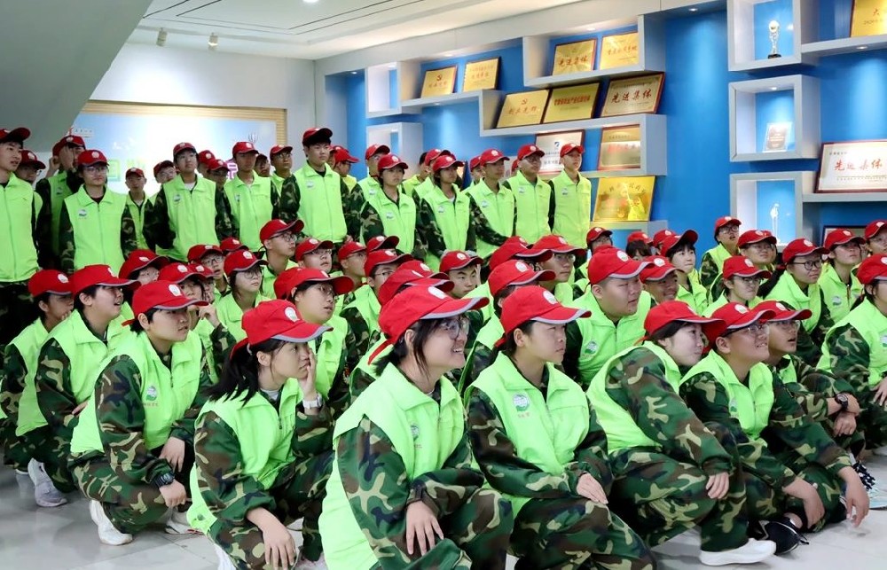 “研”途遇見(jiàn)美好，“學(xué)”中收獲成長(zhǎng)——張掖市實(shí)驗(yàn)中學(xué)學(xué)生到前進(jìn)牧業(yè)開(kāi)展研學(xué)活動(dòng)