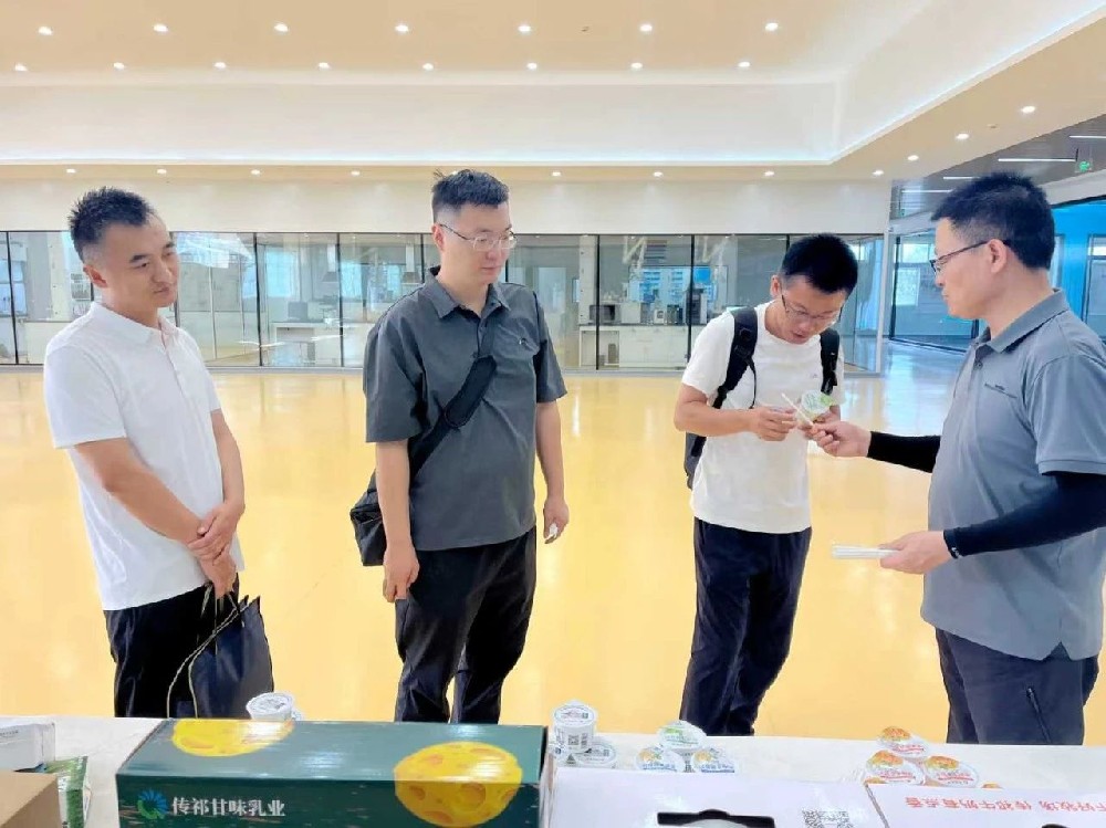 新華社、新華財經(jīng)記者到甘肅傳祁甘味乳業(yè)調(diào)研