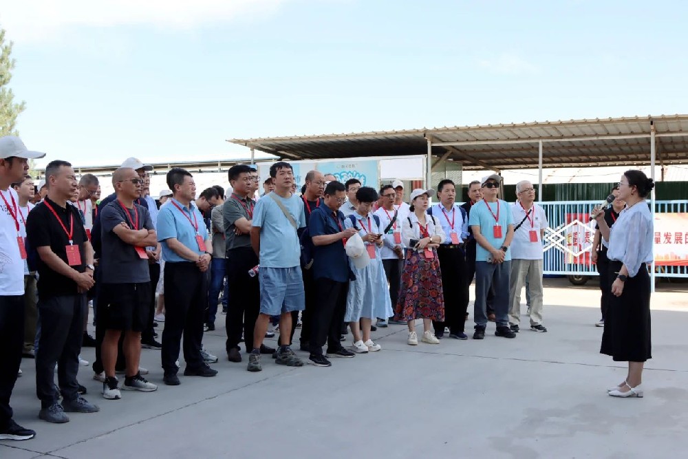 甘肅省第十八批勞模、高技能人才到甘肅前進(jìn)牧業(yè)觀摩交流