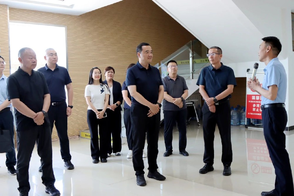 人社部調解仲裁司副司長王志強一行到前進集團調研