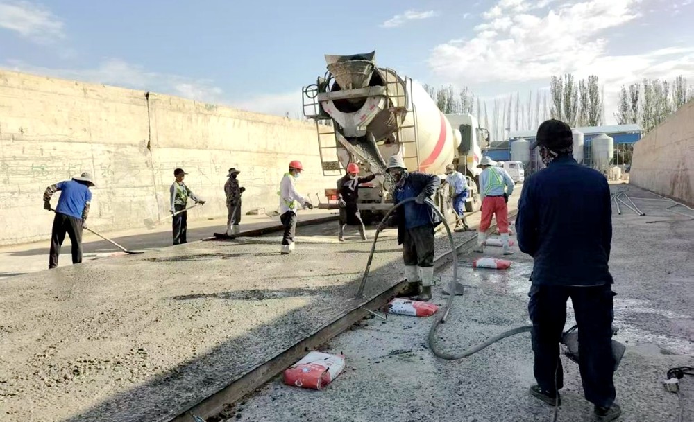 前進牧業(yè)基建部：精查細治除隱患，筑牢青貯壓窖安全堤
